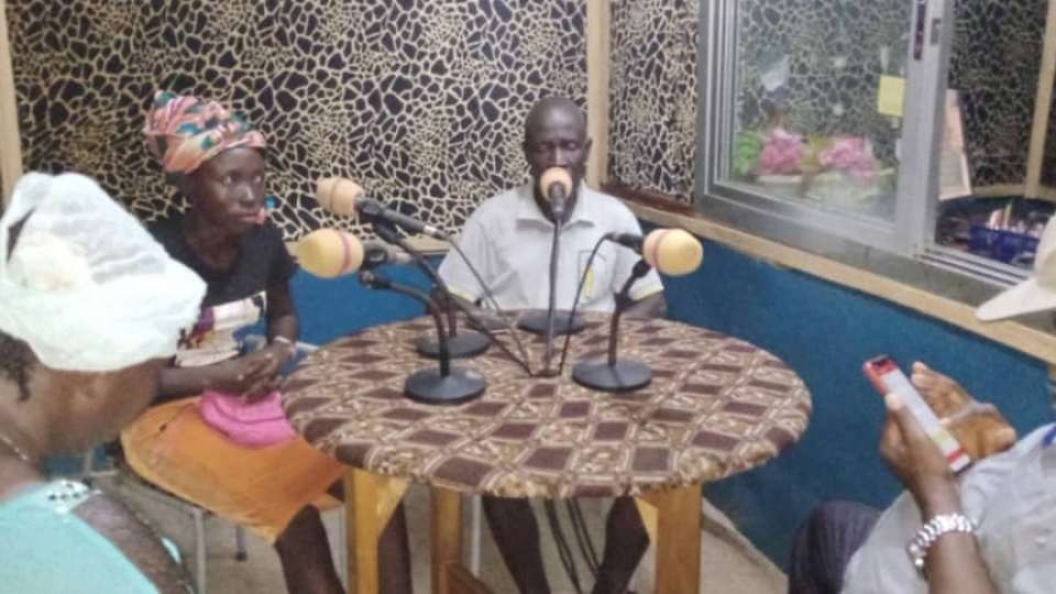 You are currently viewing Chiefs, Teachers and Parents talk about ending FGM on Radio, Tonkolili, Sierra Leone